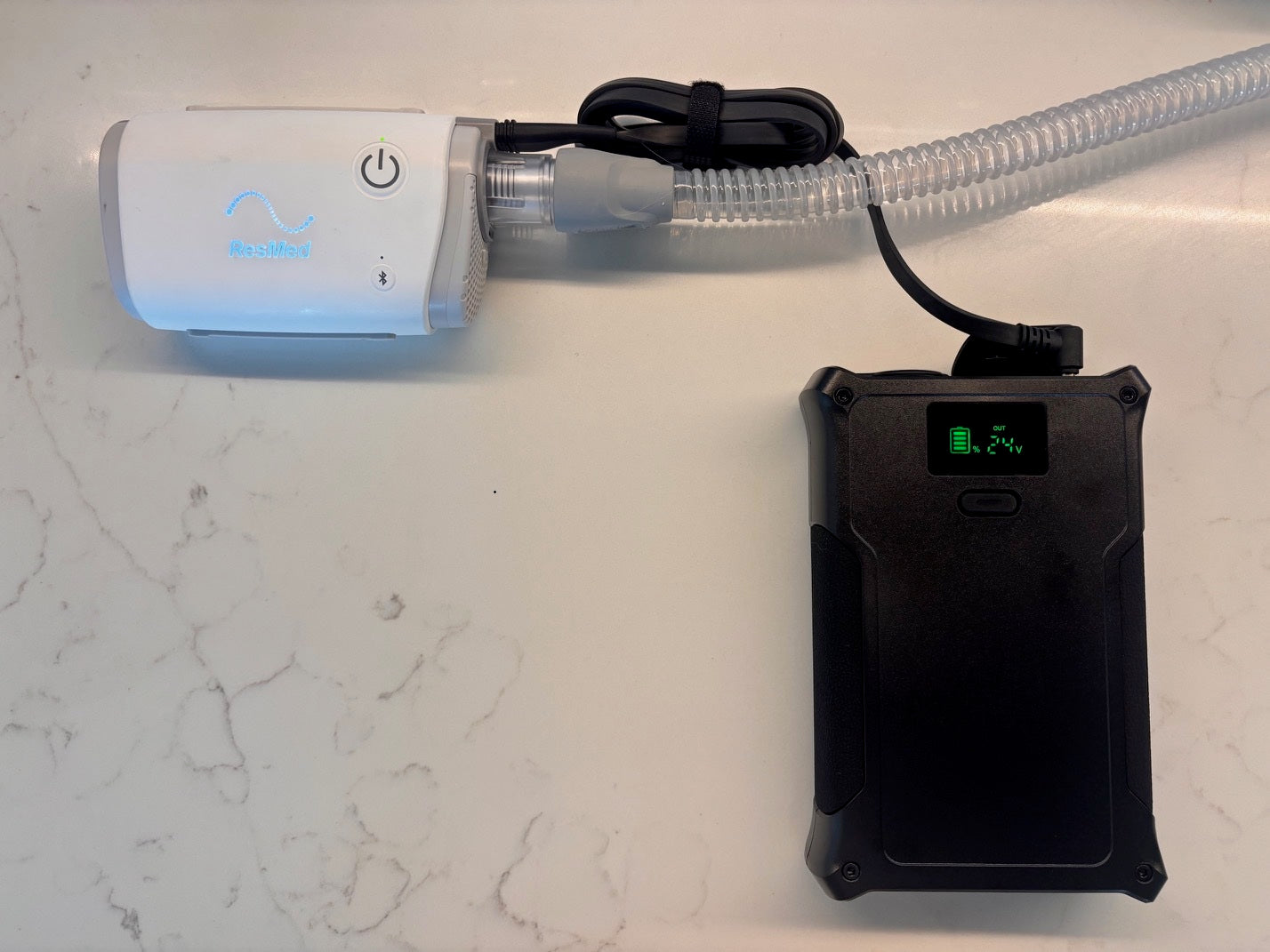 Portable battery for use with ResMed AirMini CPAP
